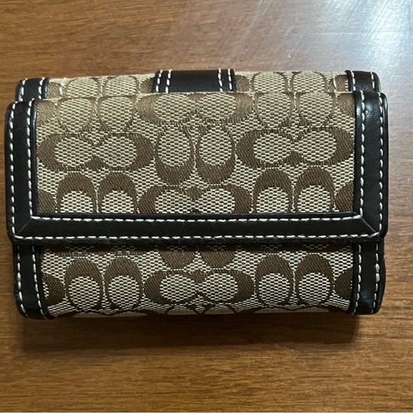 Coach signature C mini round buckle wallet - Picture 2 of 3